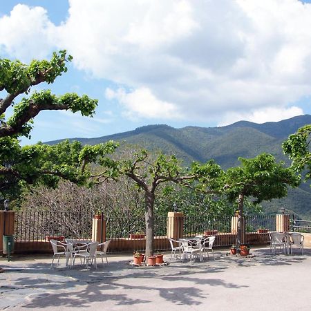 Hostal Montserrat Montseny Exterior photo