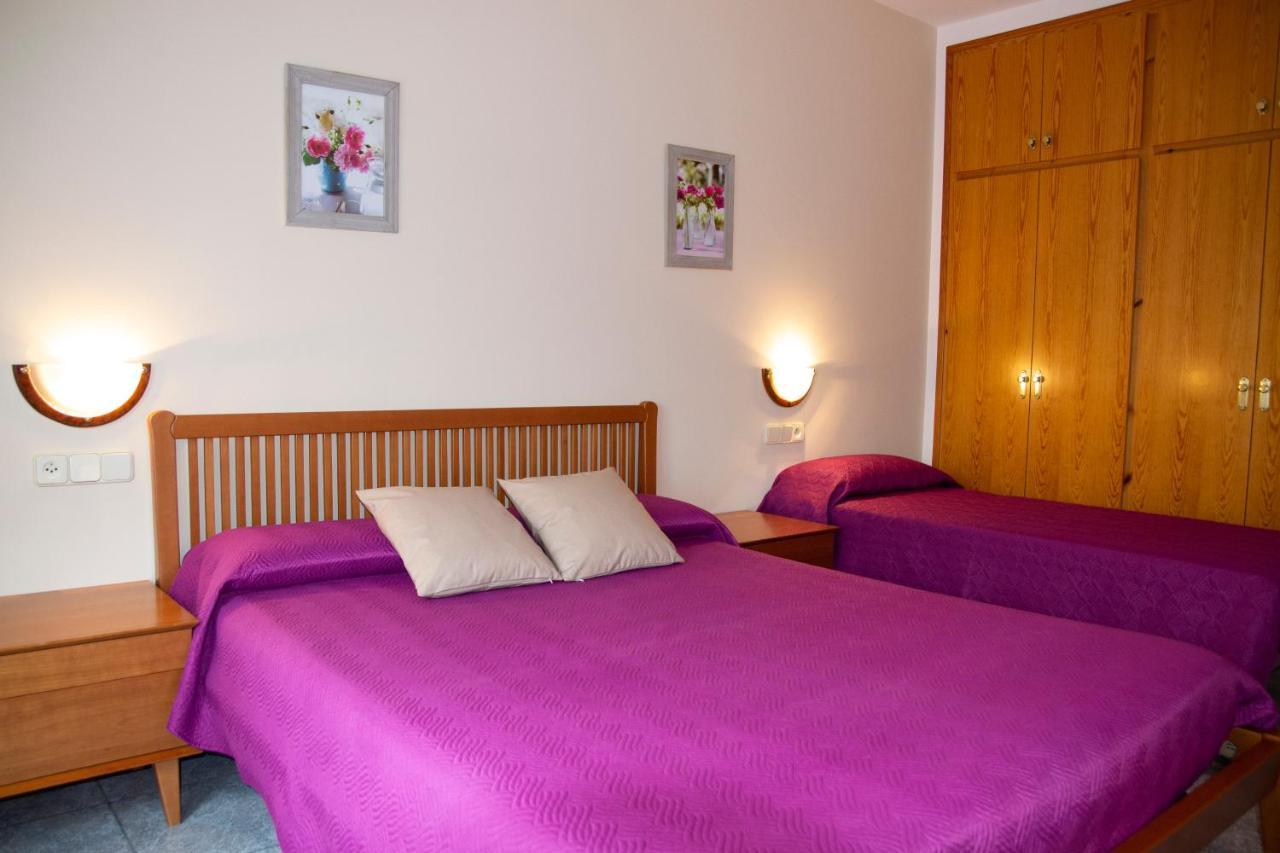 Hostal Montserrat Montseny Exterior photo