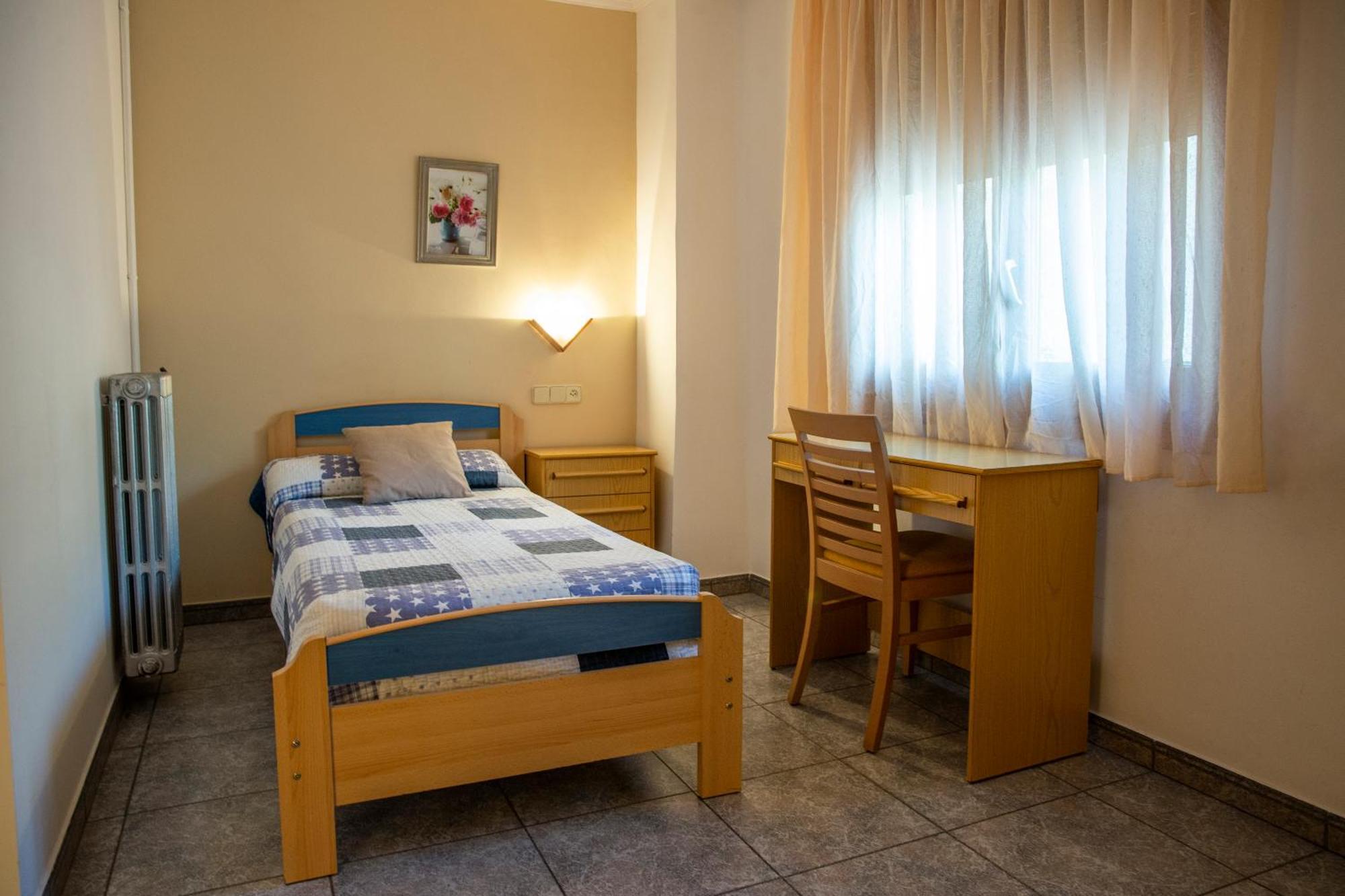 Hostal Montserrat Montseny Exterior photo