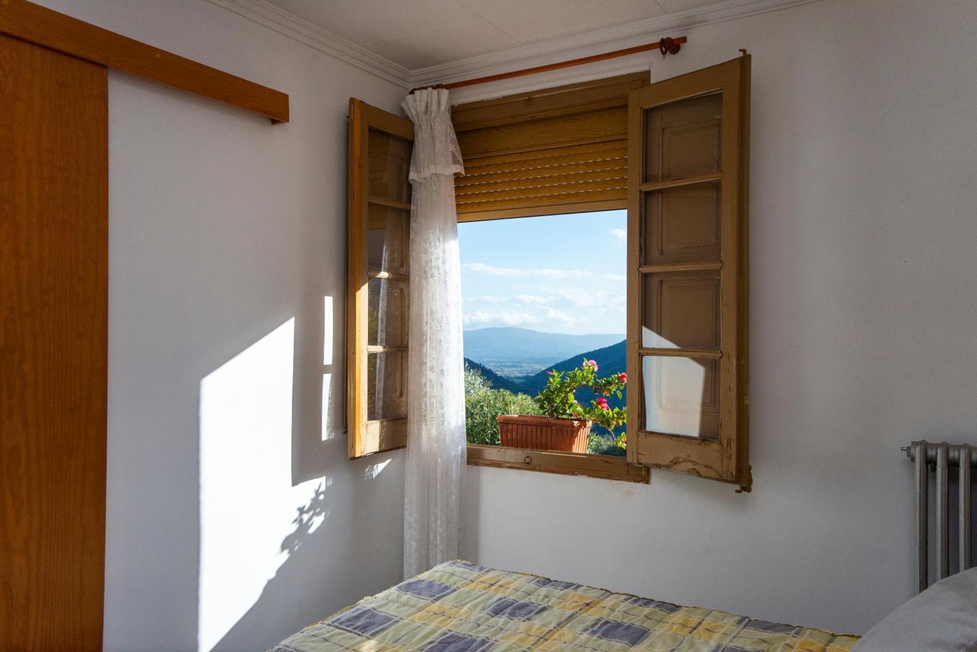 Hostal Montserrat Montseny Exterior photo