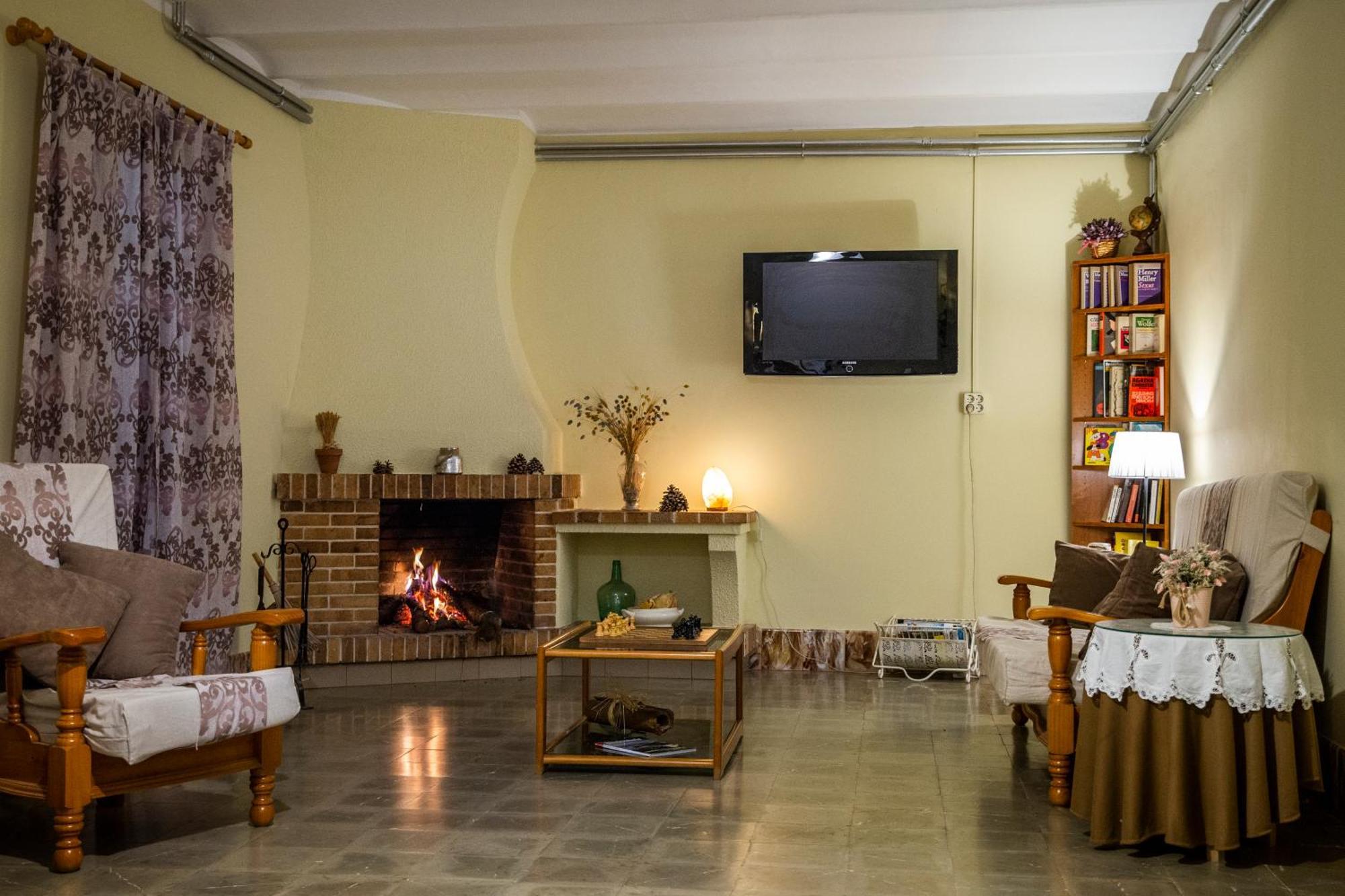 Hostal Montserrat Montseny Exterior photo