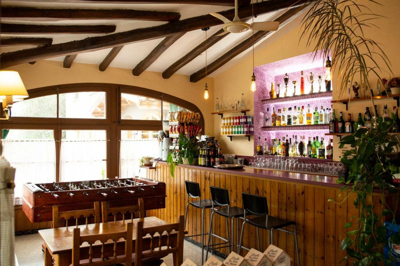 Hostal Montserrat Montseny Exterior photo