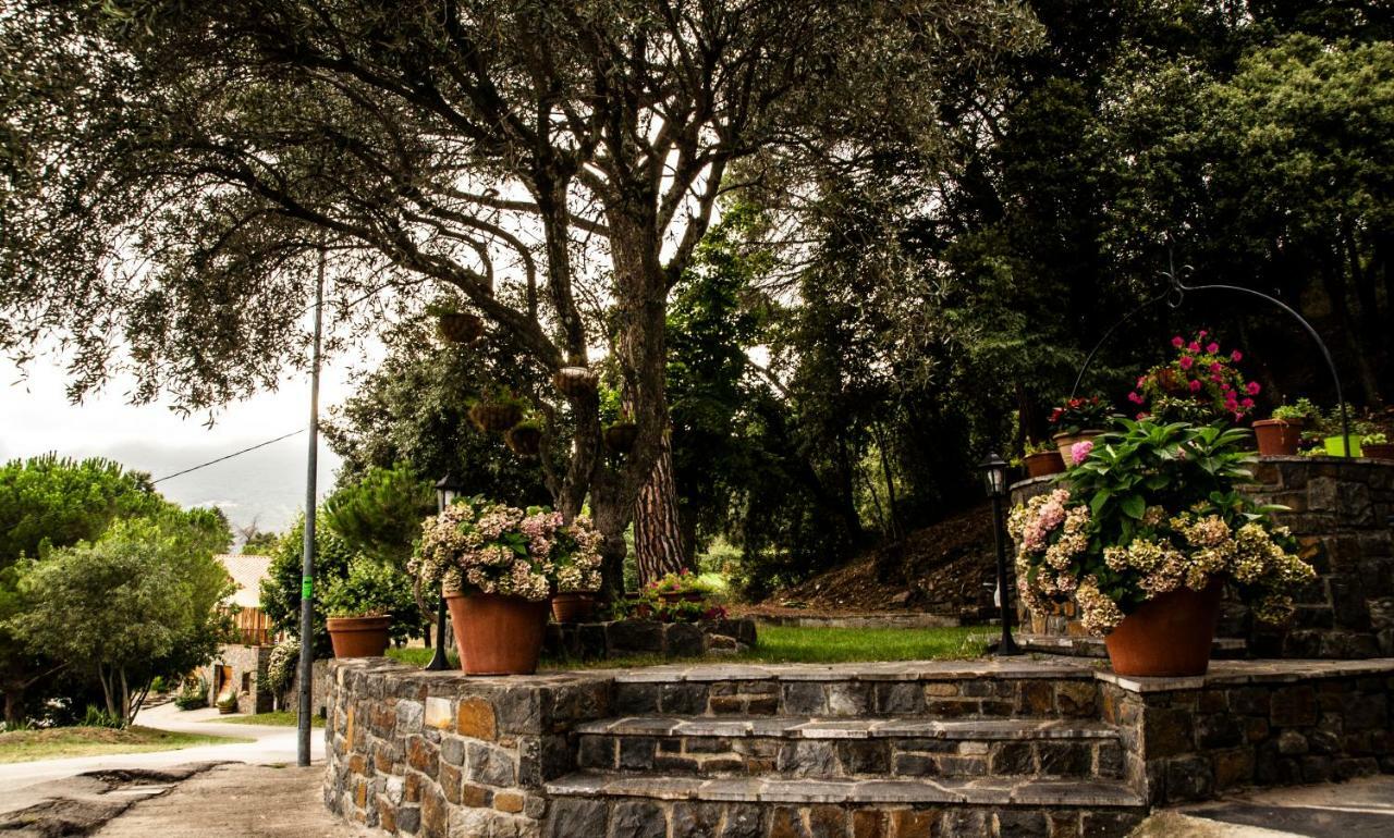 Hostal Montserrat Montseny Exterior photo