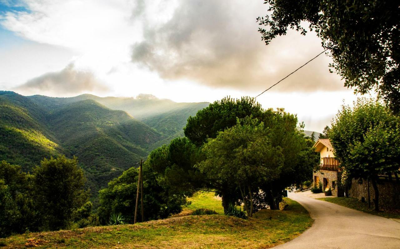 Hostal Montserrat Montseny Exterior photo