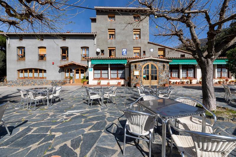 Hostal Montserrat Montseny Exterior photo